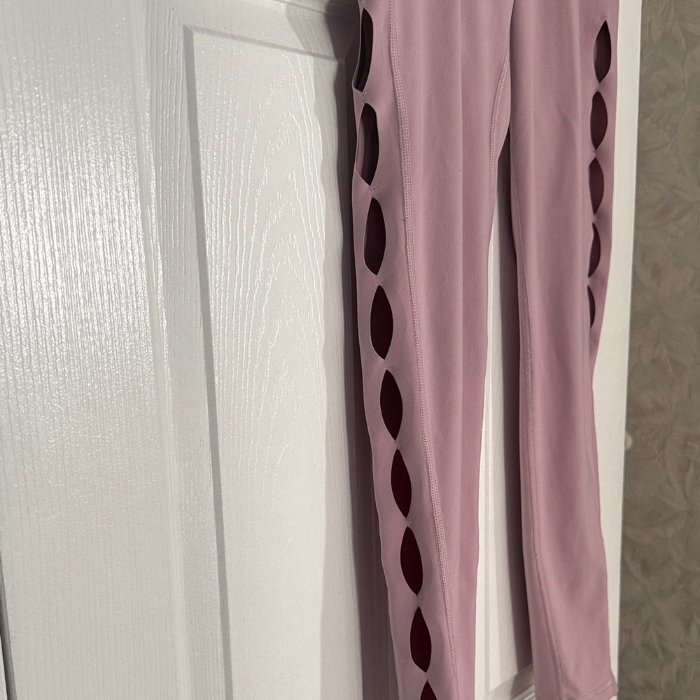 Victoria's Secret Dusty Mauve High-Rise Cutout Athletic Leggings - Picture 4 of 8